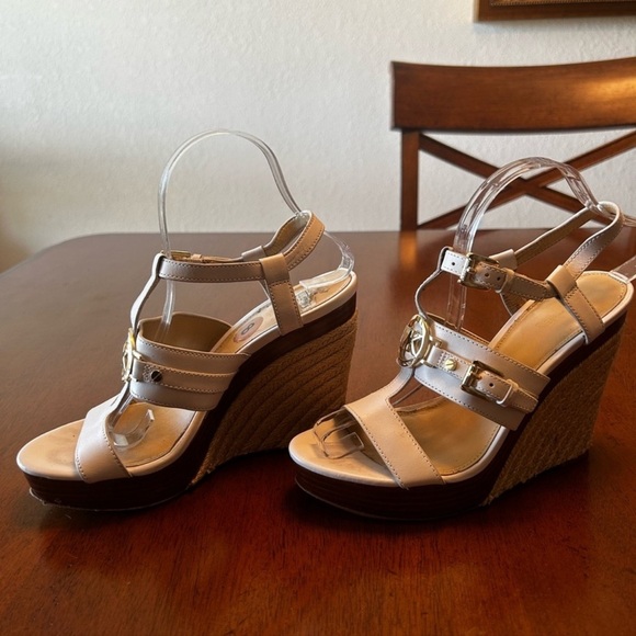 Michael Kors platform Sandals size 8 used at a store as sample shoe - Picture 3 of 9